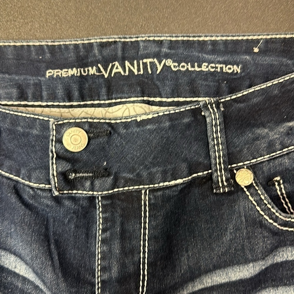 453. Vanity Women’s Modern Dark Blue Embroidered Capris size 30 - Picture 3 of 9